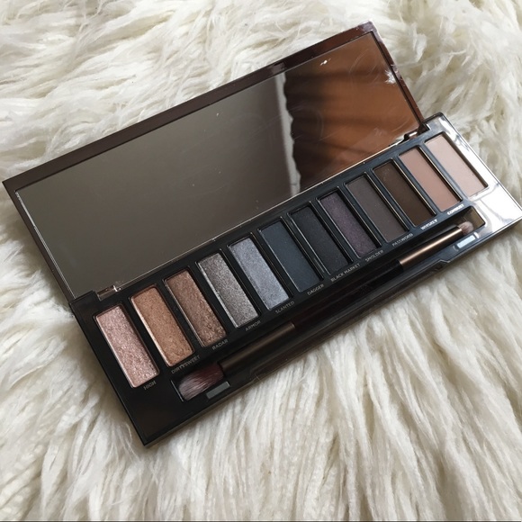 Urban Decay Other - Urban decay naked smoky eyeshadow palette